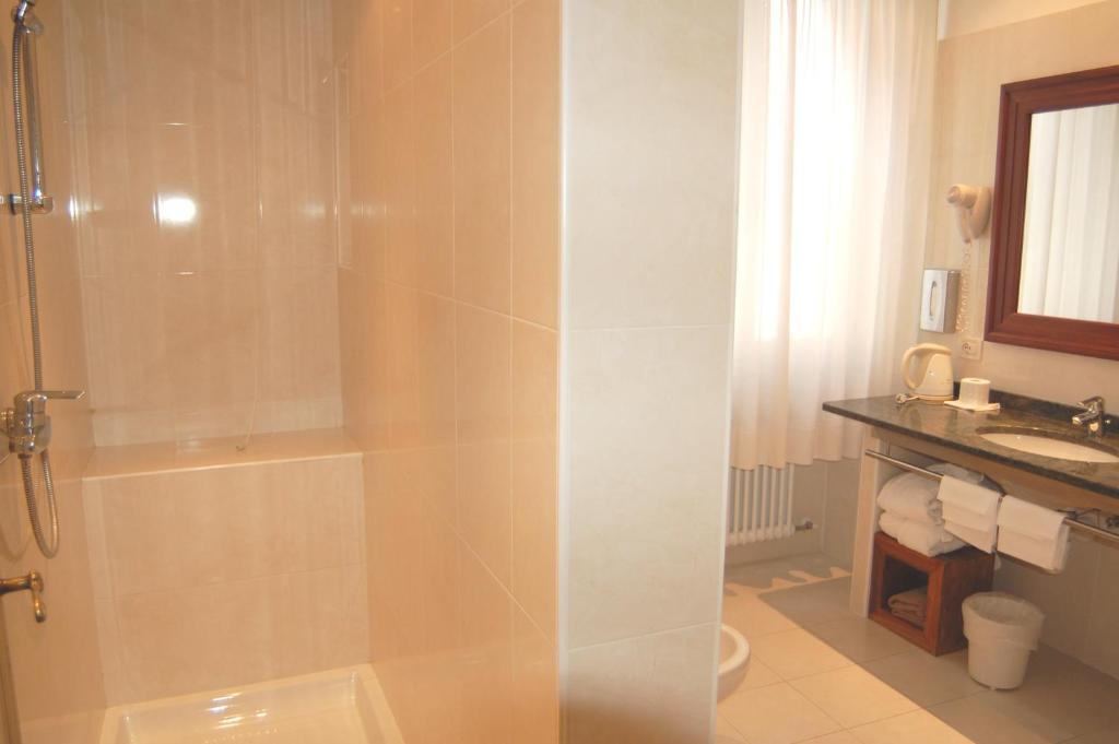 Astoria Hotel Italia Udine Rum bild