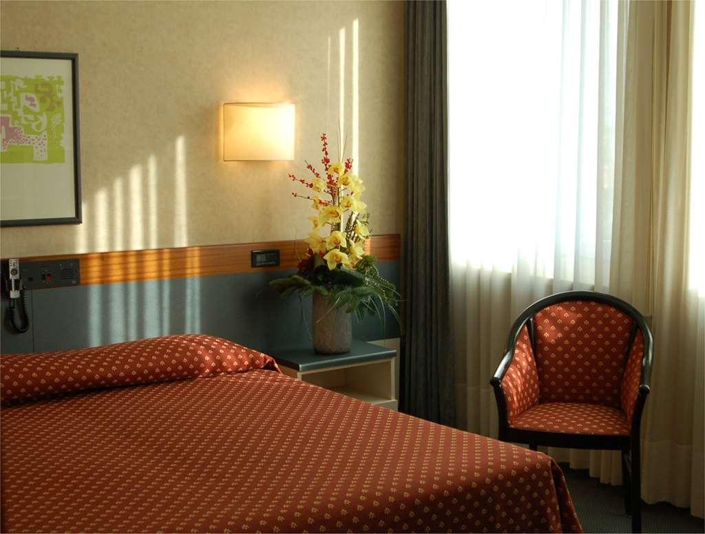 Astoria Hotel Italia Udine Rum bild